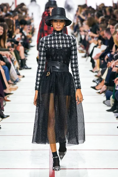 Look 32